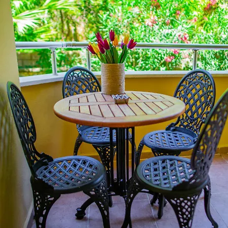 Dores Aparthotel 3*
